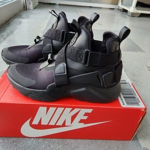 Nike huarache city black